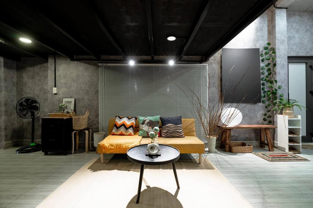 2 Bedroom Industrial In Saigon Appartement *