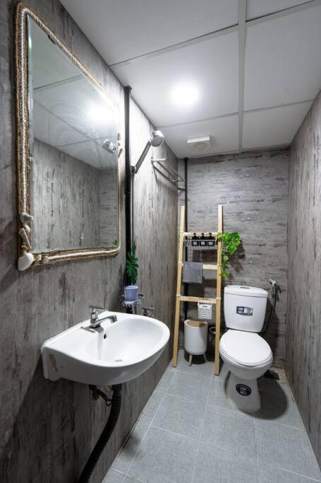 Apartment 2 Bedroom Industrial In Saigon